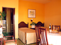 Quarto c/mesa
