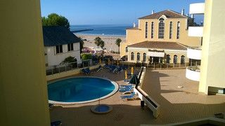 Vista mar e piscina