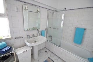 8Casa-de-Banho-Apartamento-T1-para-Férias-Praia-da-Rocha-Algarve