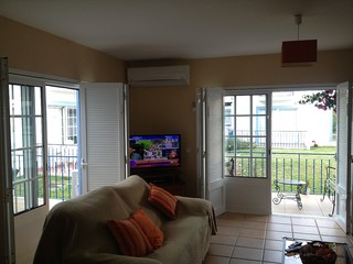 Sala com vista jardim privado