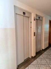 2 elevadores