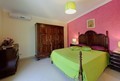 Quarto com cama de casal